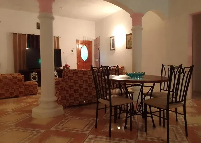 The Gibson's Palace * Ocho Ríos